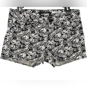 EUC Skulls and Roses Shorts Lovesick The Short from Hot Topic Juniors 7